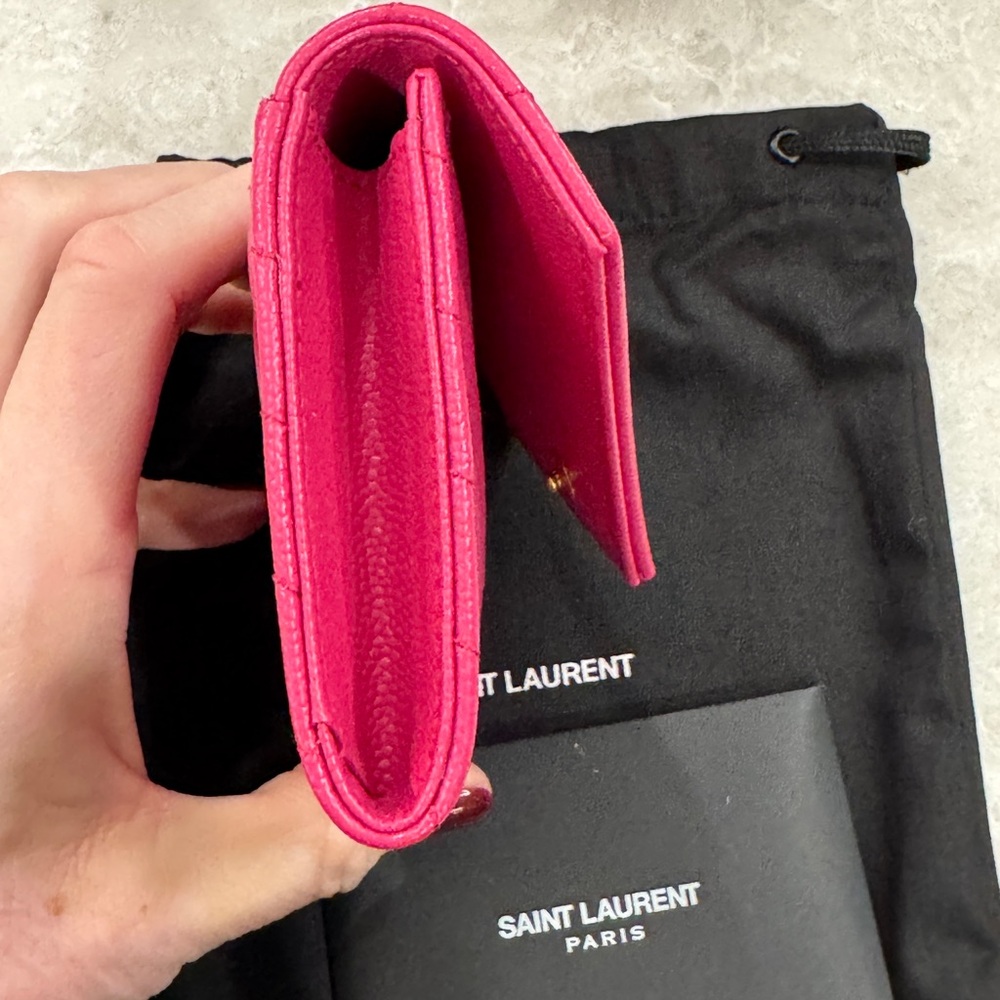 YVES SAINT LAURENT
Cassandre Matelasse Small Envelope Wallet Fuchsia - Picture 4 of 8